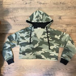 CAMO crop hoodie